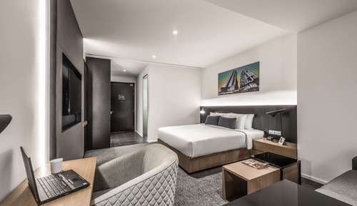 Room, 1 King Bed (Den)