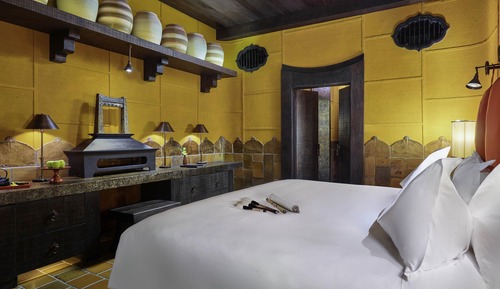 Deluxe Room, 1 King Bed (Village View)