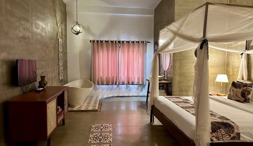 Four-Bedroom Villa Private Pool