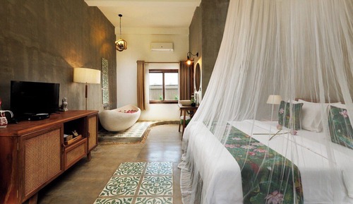 Honeymoon Room