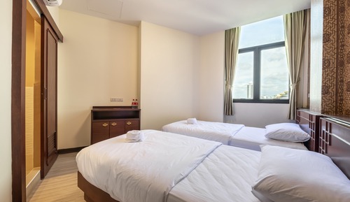 Superior Twin Room, City View