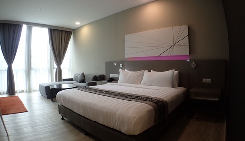 Deluxe King Room