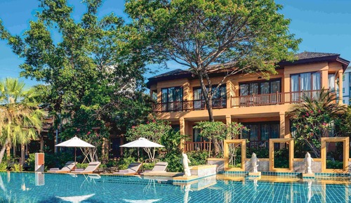 Junior Suite, 1 King Bed, Pool View