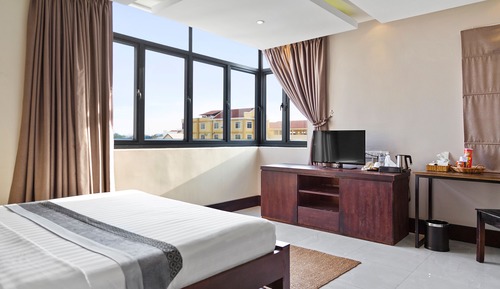 Deluxe Double Room, 1 King Bed, Mountain View