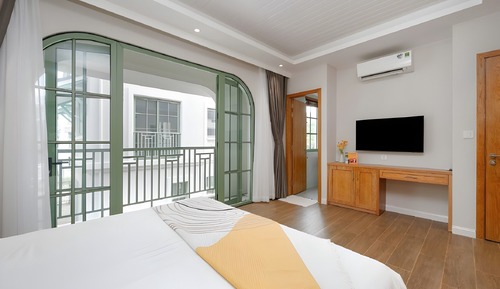 Luxury Villa, City View