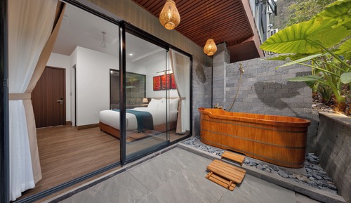 Deluxe Double Room, 1 King Bed, Hot Tub, Mountainside