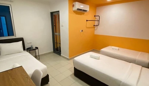 bed in 3-bed Male Dorm, Non Smoking, Air conditioning, Private Bathroom