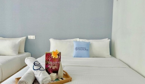 Classic Studio, 2 Queen Beds, Balcony, Pool View