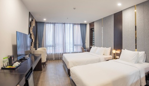 Basic Triple Room, City View