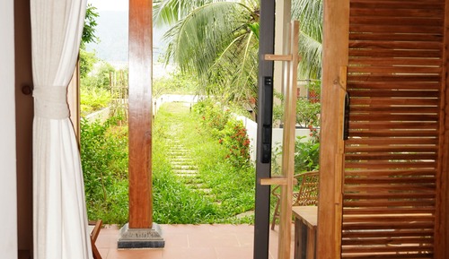 Premier Room, 1 King Bed, Garden View