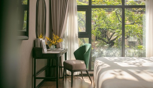 Executive Suite, City View