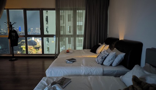 Deluxe Suite, City View
