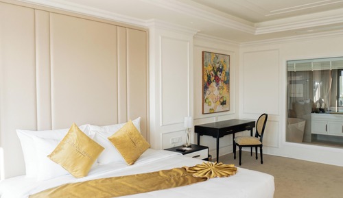 Panoramic Suite, City View
