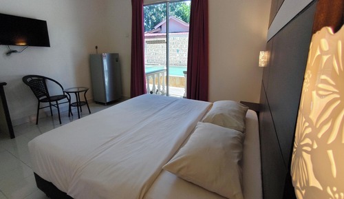 Deluxe Room, Pool View