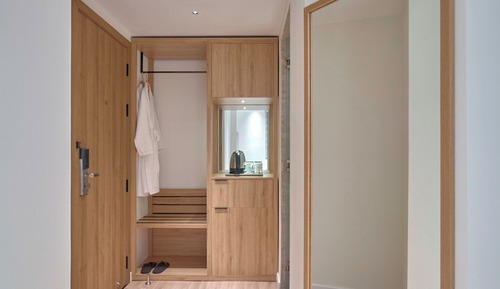 Superior Room, Internal Window
