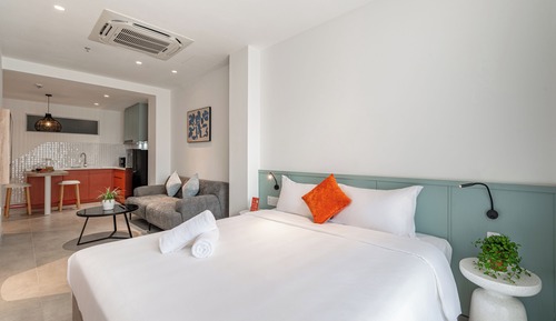Deluxe Studio, 1 King Bed