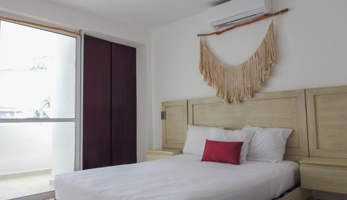 Queen Bed Suite with Balcony