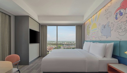 Suite, 1 King Bed, Non Smoking (Savvy Suite)