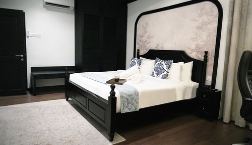 Suite, 1 King Bed, Smoking (Lisbon Prestige)