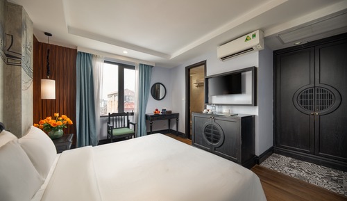 Deluxe Double or Twin With Window