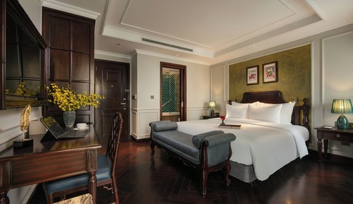  La Rue Signature Suite - Balcony & City View