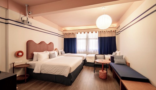 Deluxe Quadruple Room, Private Bathroom