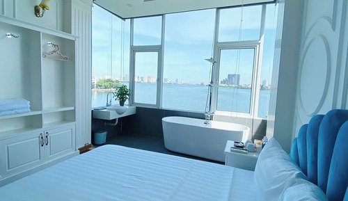 Deluxe Apartment, 1 Queen Bed, Lake View