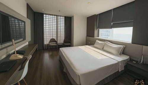 Royal Room, Partial Ocean View