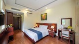 Classic Room, 1 King Bed, Mountain View