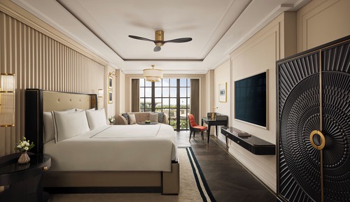 SIGNATURE GOLD 1 King Bed, Fairmont Gold lounge access