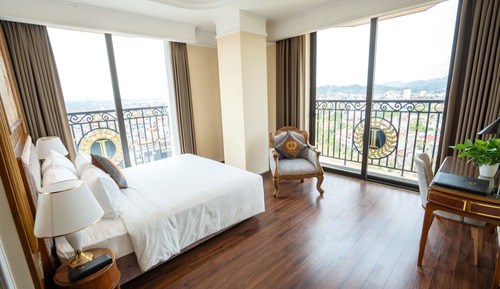 Executive Double Room, 1 Queen Bed, Balcony, Mountain View