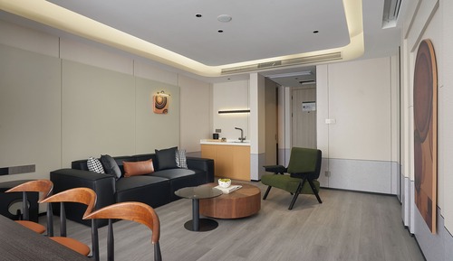 Business Suite, 1 Bedroom, Private Bathroom, Canal View