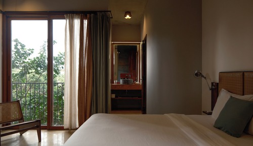Deluxe Double Room Single Use, 1 King Bed, Private Bathroom, Garden View