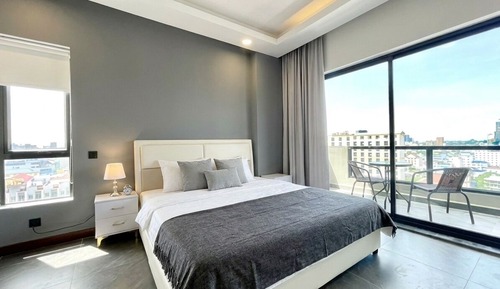 Deluxe Room, 1 Queen Bed, Balcony, City View