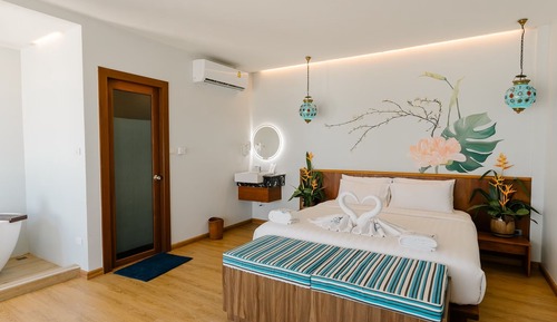 Beachfront Room with Bathtub
