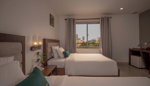 Luxury Suite, 1 Twin Bed, Balcony, City View