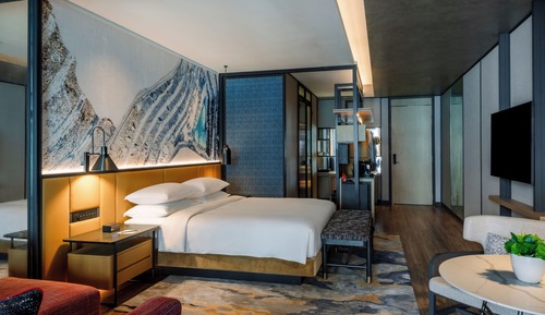 Premium Room, 1 King Bed, Balcony, City View