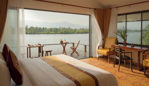 Executive King River View