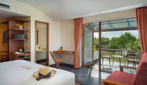 Deluxe King, Lake View