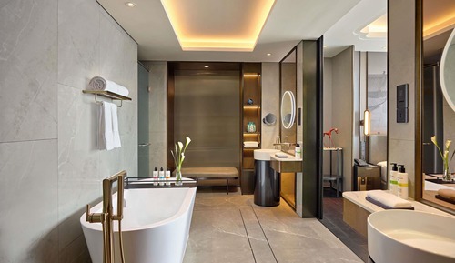 Deluxe Suite, 1 Double Bed, Club Lounge Access