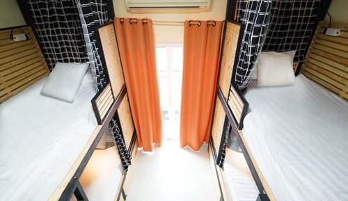 Shared Dormitory, Men only