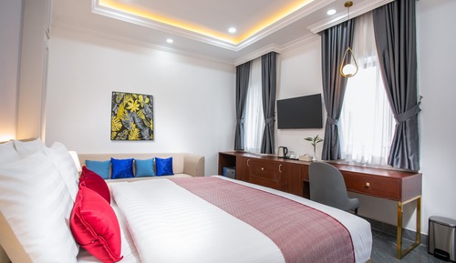 Deluxe King Suite