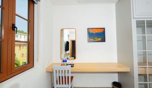 Deluxe Room, 1 King Bed, City View