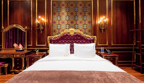 VV Grand Suite, City View