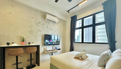 Classic Studio, 1 King Bed, City View