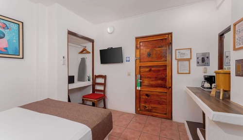 Standard Room, 1 Queen Bed, Non Smoking (City View)