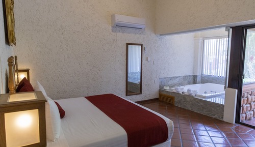 Terrace Suite, King bed and Jacuzzi