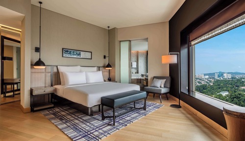 Suite, 1 King Bed, Refrigerator, Lake View (Lifestyle)
