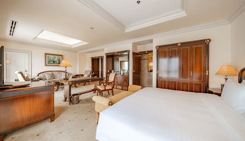 Deluxe Suite, 1 King Bed, River View
