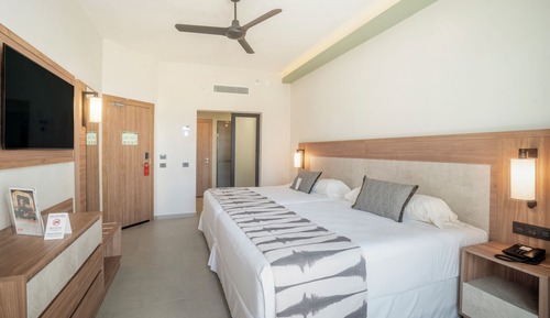Double Room (M)